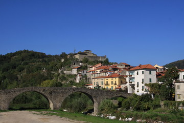 Fototapeta na wymiar Pontremoli, ponte medioevale