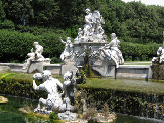 Fototapeta na wymiar Statua Pałac Caserta