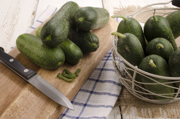 prepare pickled gherkin to preserve them