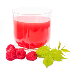 glass with juice and placer raspberries