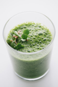 Food: Green Smoothie on white background