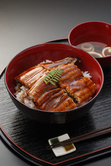 鰻丼