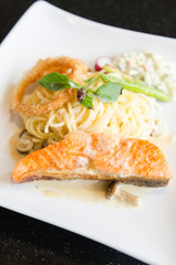 Spagetti salmon