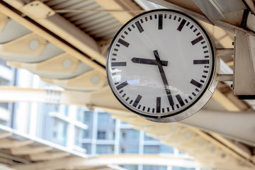 Fototapeta premium Public clock In a railway station with roof perspective