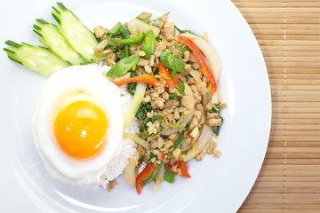 spicy fried basil leaf with pork and fried egg