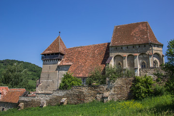 Fototapeta na wymiar Kościół obronny w rumuńskiej miejscowości Copsa Mare