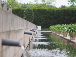 Entspannendes Wasserspiel