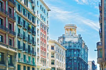 Fototapeta premium Houses in old part of Barcelona, Spain