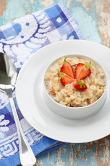 Outmeal porridge with strawberry b