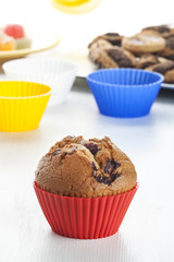 muffin tins and blueberry muffin