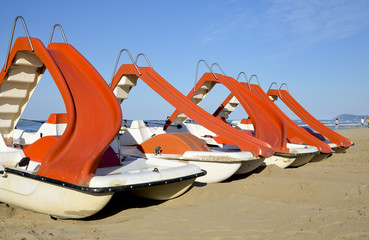 Pedalò sulla spiaggia di Rimini. 5