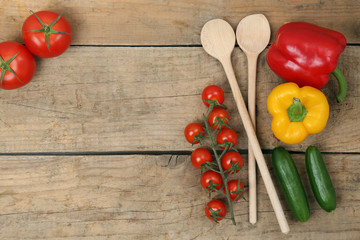 Gesunde Zutaten zum Kochen mit frischem Gemüse