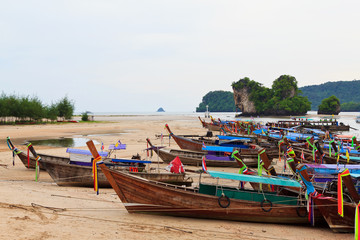Naklejka na ściany i meble Traditional Thai longtail boats