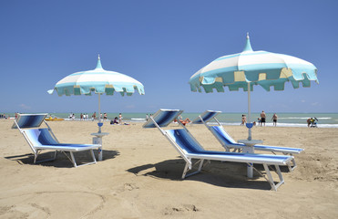 Spiaggia e ombrelloni di Rmini. 1