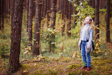 smile girl in autumn forest