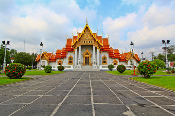 Fototapeta na wymiar Wat Benchamabophit in Bangkok of Thailand