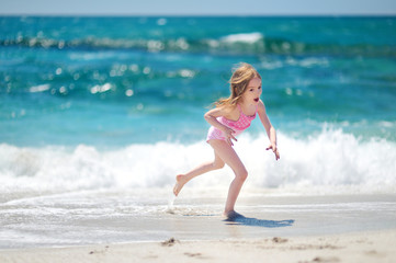Cute little girl playing on a beach © MNStudio