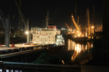 Fototapeta na wymiar industrial port in venice