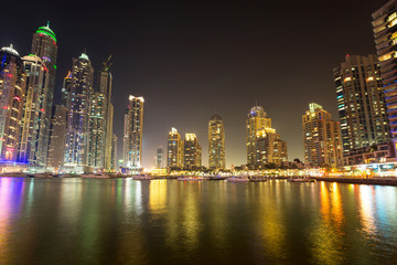 Obraz premium Dubai Marina at night, United Arab Emirates