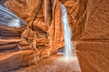 Vue sur Antelope Canyon avec rayons lumineux
