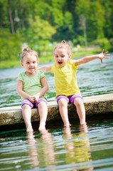 Fototapeta na wymiar Children are having fun at the lake