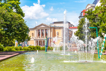 Halle Saale - Oper hinter den Blumen