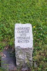 Stein, Hinweis, Anonymes Grabfeld