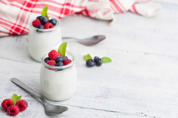 Yogurt con frutos del bosque