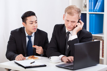 Fototapeta premium Asian and caucasian during lunch