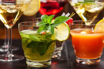 Crédence de cuisine en verre imprimé Cocktail Party cocktails and longdrinks for summer