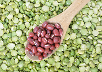 dried mung beans and red beans