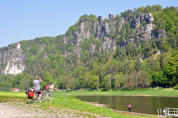 Radfahrer im Elbsandsteingebirge