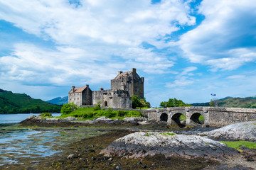 Fototapeta premium Famous Eilean Donan Castle in the highlands of Scotland