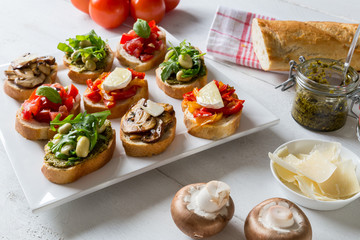 Bruschetta mit Bohnen und Rucola, Pilze, Ziegenkäse