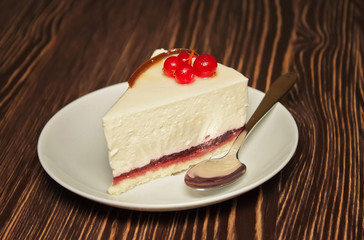 cheesecake with red currants