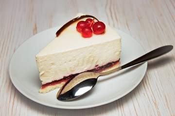 cheesecake with red currants