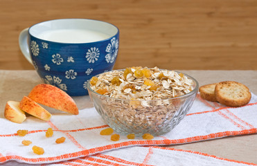 Oatmeal cereal, apple, milk, raisin