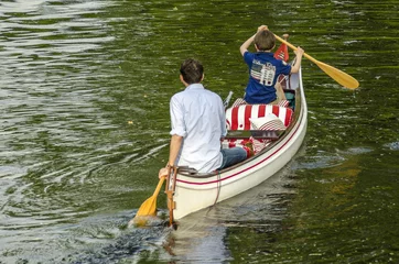 Foto op Canvas Vater und Sohn paddeln mit Kanu © dietwalther