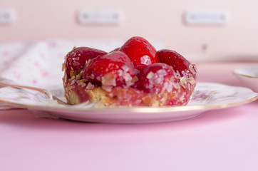 Erdbeertörtchen mit Biskuit