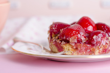 Erdbeertörtchen mit Biskuit