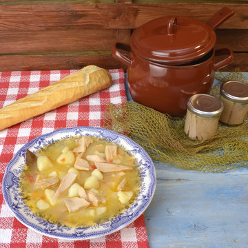 Albacore and potatoes spanish stew