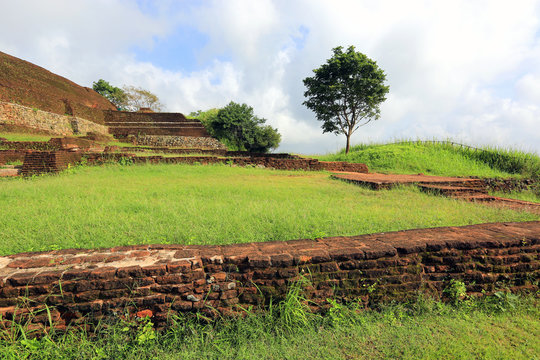 ruins of old Sigiriya castle