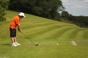 A golfer ready to hit the golfball down the fairway