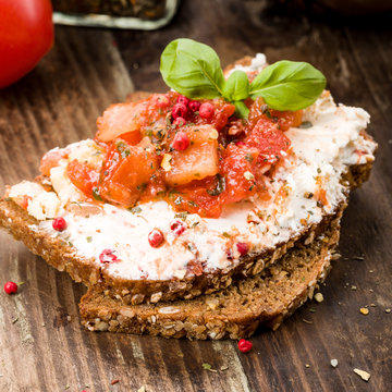 Ziegenk&auml;se auf Brot