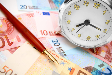 Pen and an alarm clock for euro banknotes.