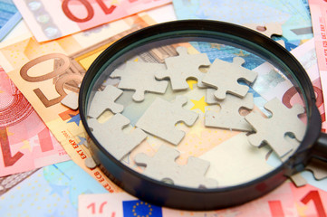 Magnifier and puzzle for euro banknotes.
