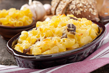 Macaroni with cheese, chicken and mushrooms baked in the oven