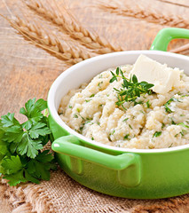 Wheat porridge with herbs