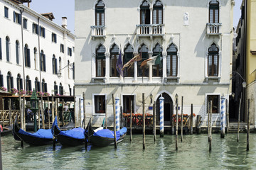Fototapeta na wymiar Ancient buildings and boats in the channel in Venice
