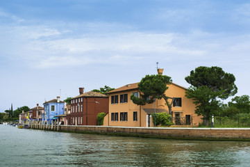 Fototapeta na wymiar Multicolored houses in Venice